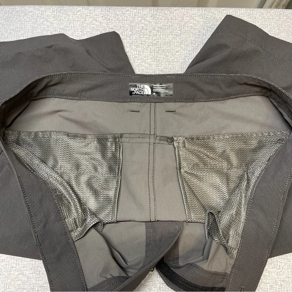 The North Face Men’s Grey Striped Shorts Narrows Performance Hiking Golf Size 38